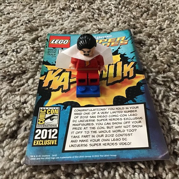 LEGO DC SHAZAM MINI FIGURE 2012 SDCC ULTRA RARE - Picture 4 of 6